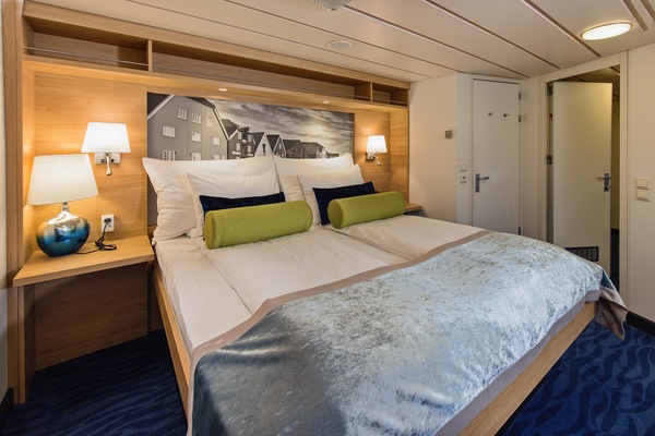 Hurtigruten, MS Kong Harald, Expedition Suite Double Bed, ©Agurtxane Concellon.jpg