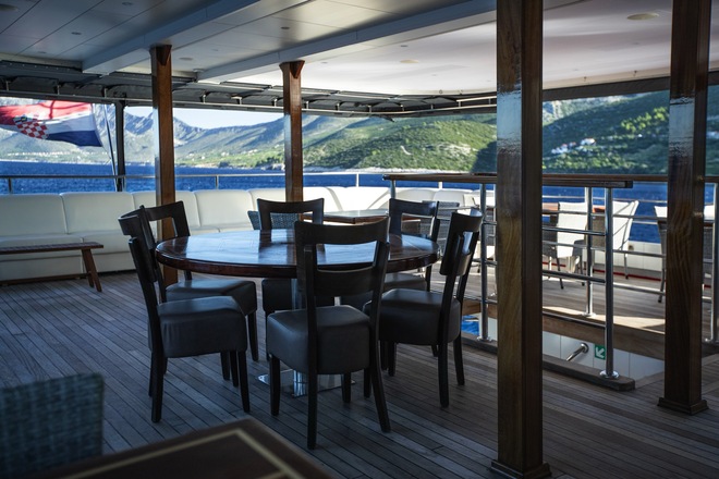 Mid Deck