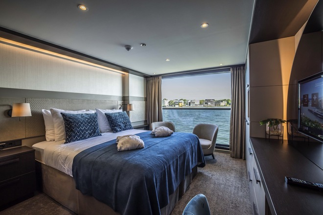 French-Style Balcony Stateroom
