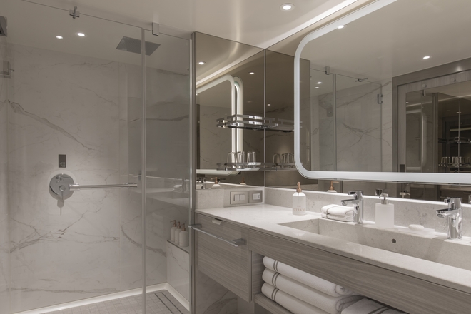 Deluxe Veranda Suite