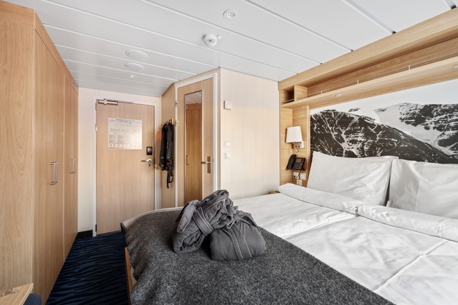 Polar Outside | Middle deck for up to 3 travellers