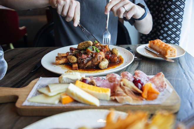 Le Grand Bistro