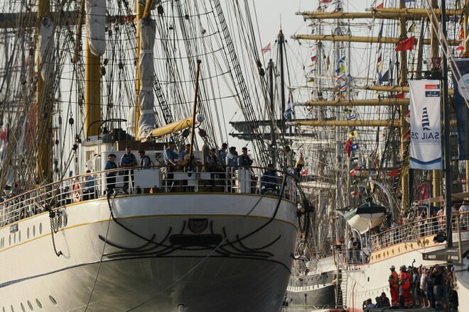 Short Cruise With London And Amsterdam: Tradition Meets Trends