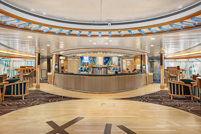Explorer Lounge & Bar