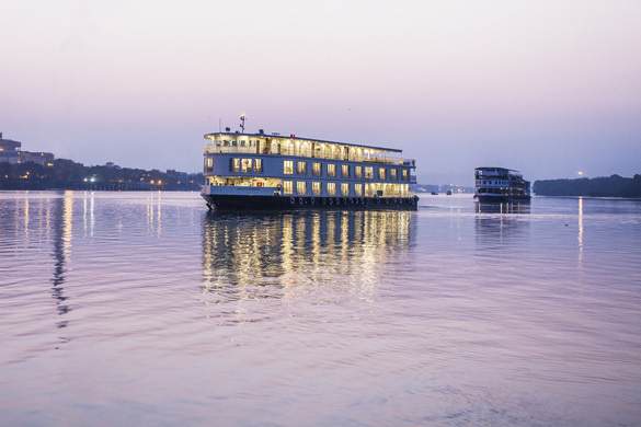 ©CroisiEurope RV Ganges Voyager Exterior.jpg