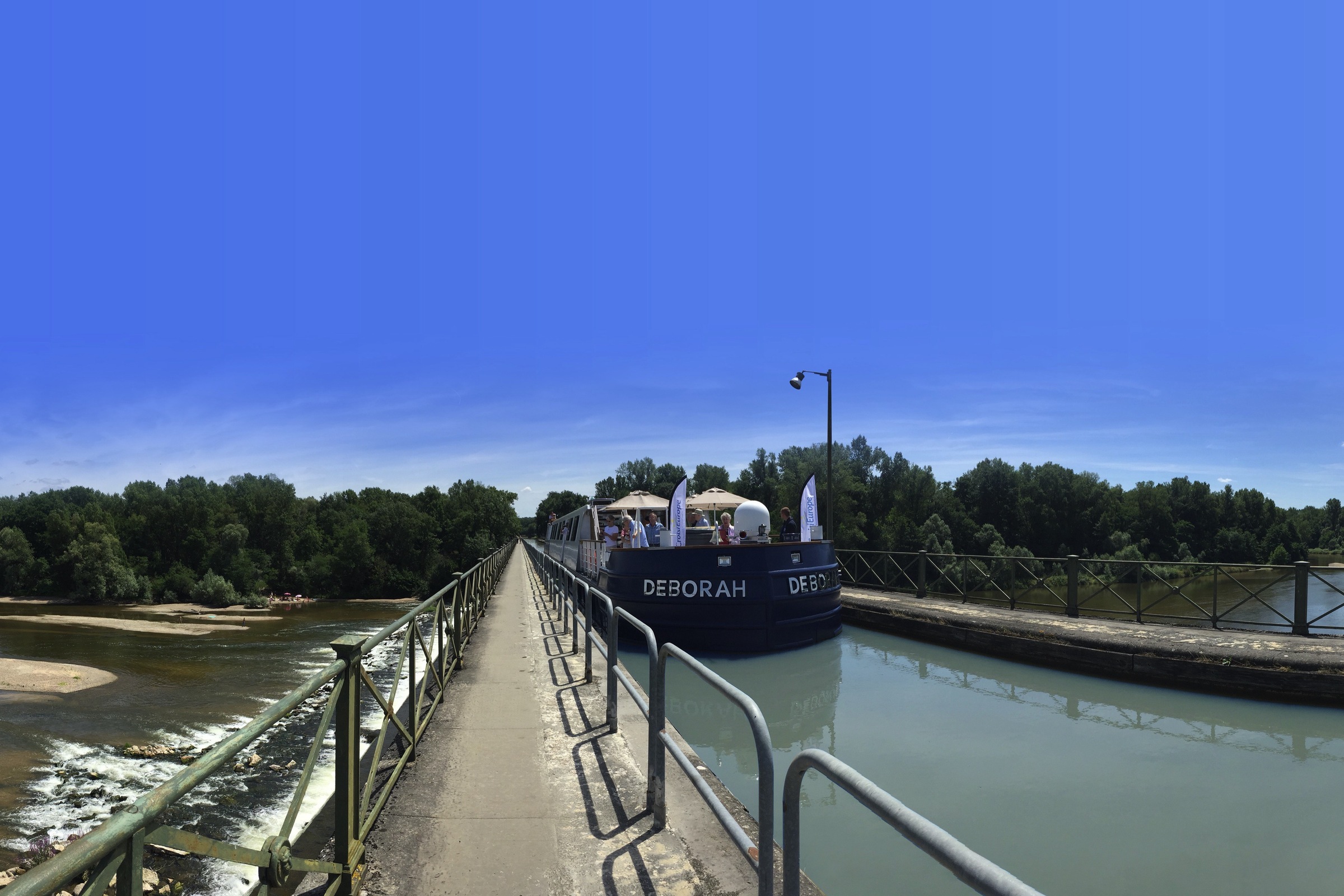 Prestigious New Year's Eve in Paris (port to port)