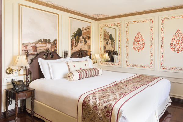 APT Guided Tours & River Cruises Ganges Voyager Colonial Suite Bed ©PATIC.jpg