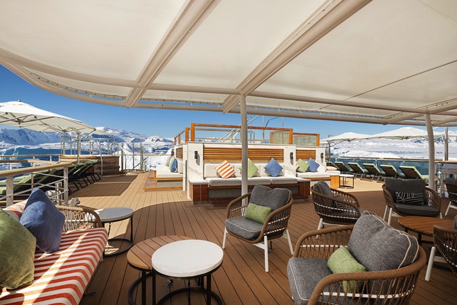 Sun Deck & Pool