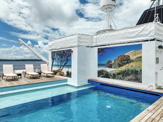Swimming Pool and Hot Tub