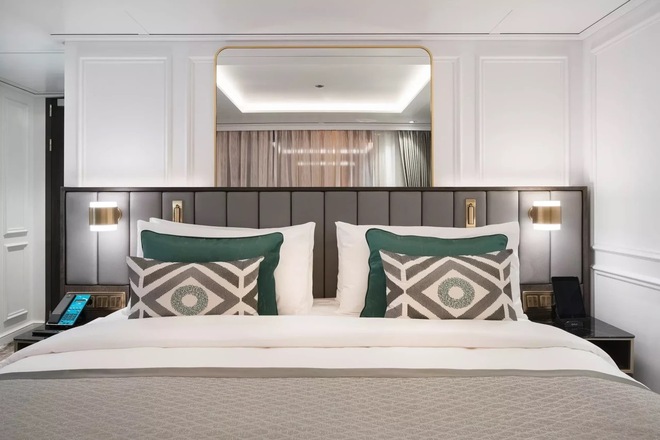 Riverside Suite