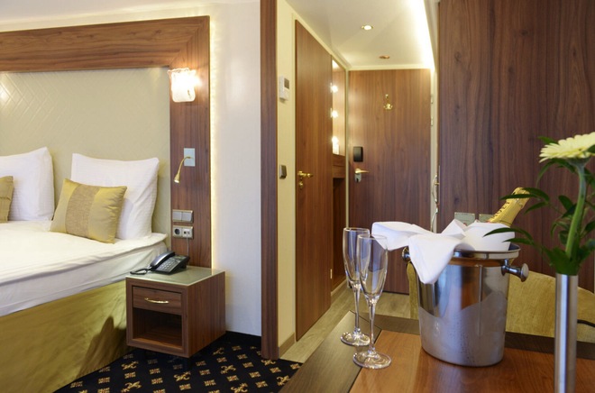 Deluxe Suite (Diamond Deck)