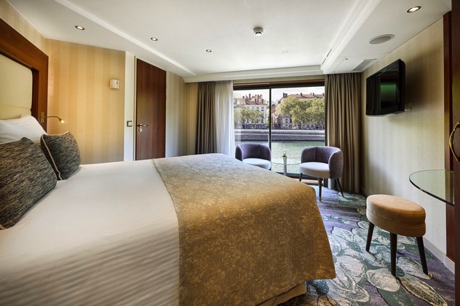 Superior Stern Suite - Diamond Deck