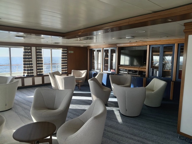 Observation Lounge 