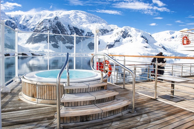 Outdoor Jacuzzi