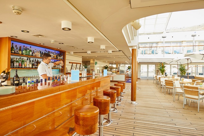 Pool bar